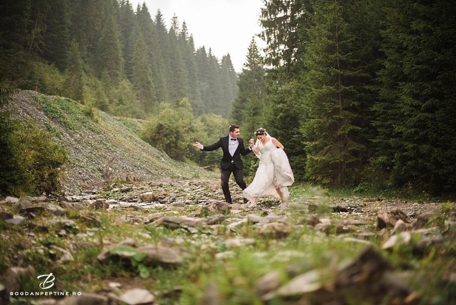 Sedinta foto dupa nunta la munte, Muntii Bucegi, Valea Prahovei